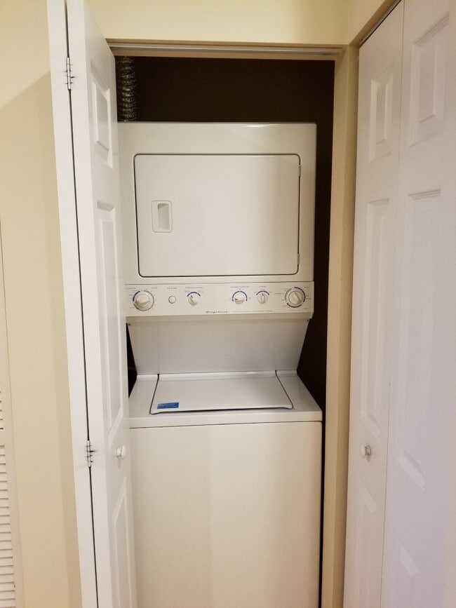 Building Photo - 6345 N Washtenaw Ave