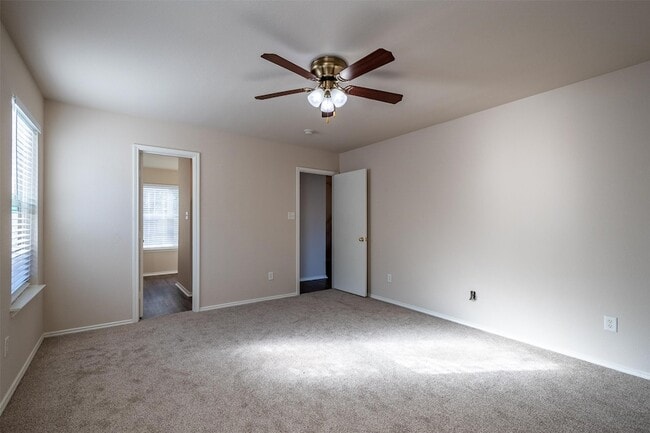 Building Photo - 228 Memory Dr