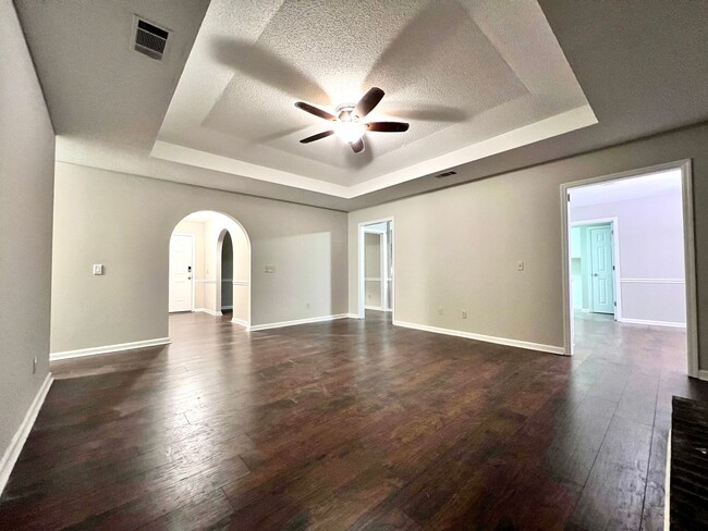 Building Photo - AVAILABLE JUNE [NO PETS PERMITTED]