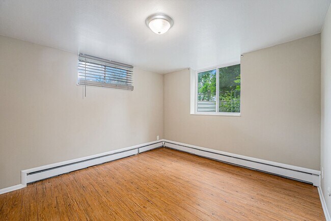 Building Photo - AVAILABLE FOR IMMEDIATE MOVE IN