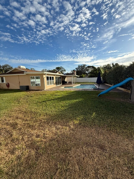 Building Photo - 9429 Laura Anne Dr