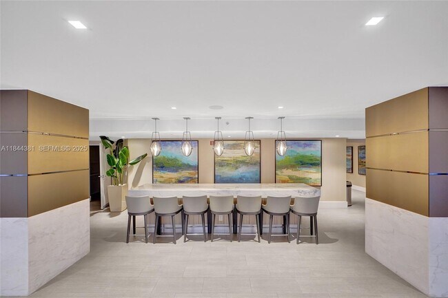 Building Photo - 21150 Point Pl