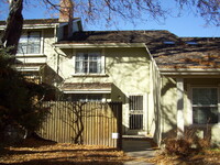 Building Photo - Wonderful Townhome within Walking Distance...