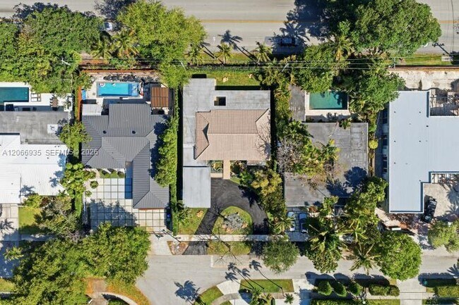 Building Photo - 291 Shore Dr E