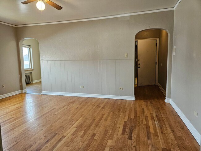 Building Photo - Lovely One Bedroom Apartment - Conveniently Located!