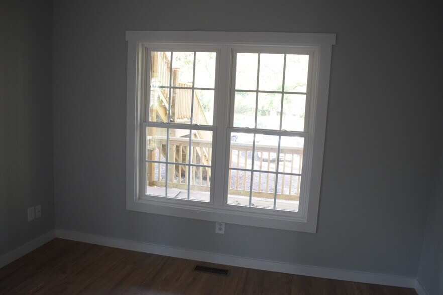 Building Photo - 308 Kenwood Ave
