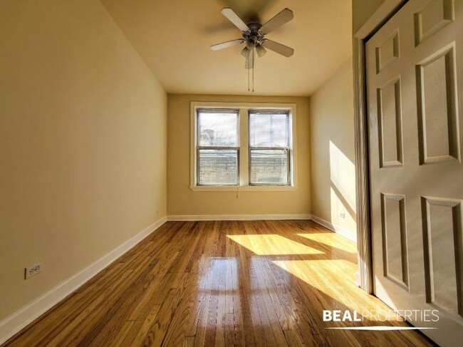Building Photo - 2 bedroom in CHICAGO IL 60657