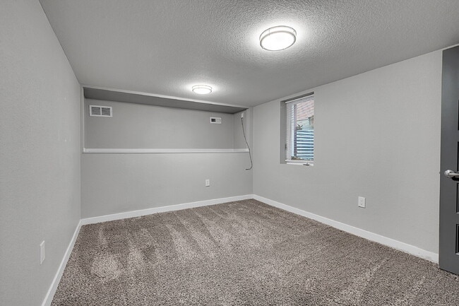 Building Photo - $3,240.95, $300 off the first month's rent, 4 Beds - 2 Bath, Single Family Home in Denver with Wa...