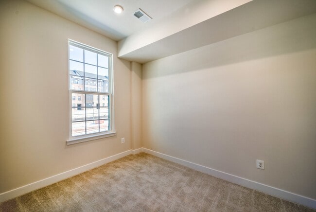 Building Photo - 14064 Sunrise Valley Dr