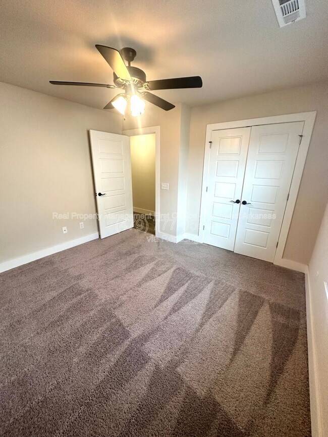 Building Photo - 3600 SW Brittany Rd