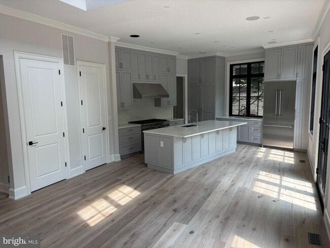 Building Photo - 5017 Eskridge Terrace NW