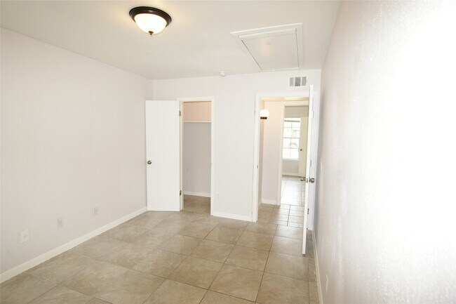 Building Photo - 9711 Courben Ln