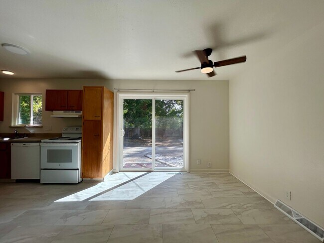 Building Photo - 740 38th St