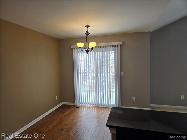 Building Photo - 1716 Deepwood Cir