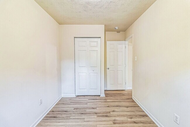 Building Photo - 4206 Drake Ct