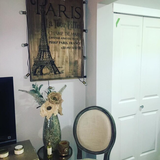 Building Photo - Luxury Condo