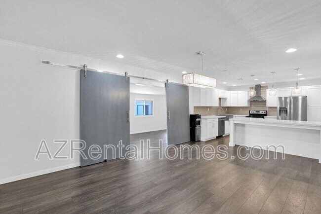 Building Photo - 621 W Plata Ave