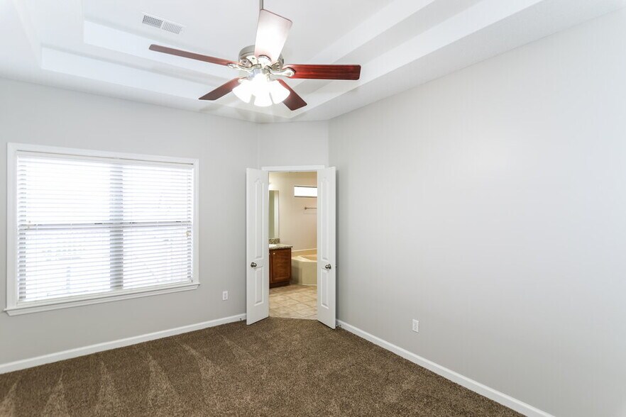 Building Photo - 60 Penny Ln