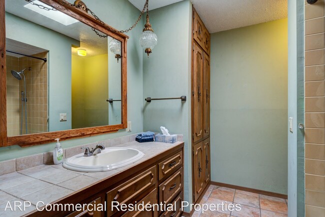 Building Photo - 2 br, 2 bath House - 3229 High Point