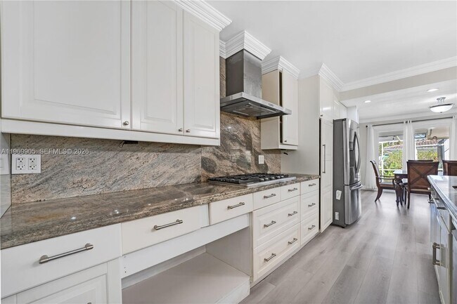 Building Photo - 215 Entrada Dr