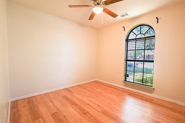 Building Photo - 5223 Jordan Ridge Dr
