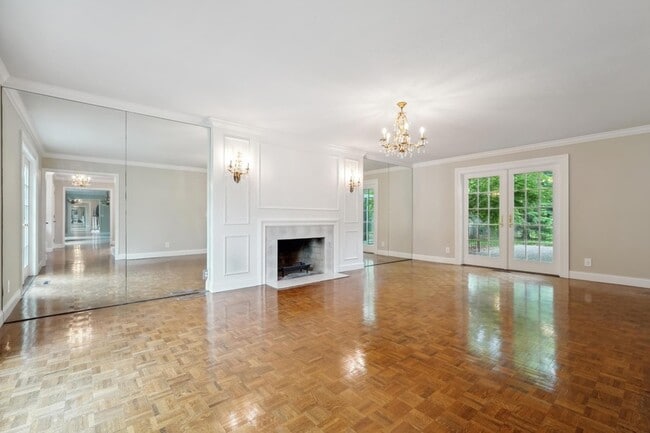 Building Photo - 5721 Londonderry Rd