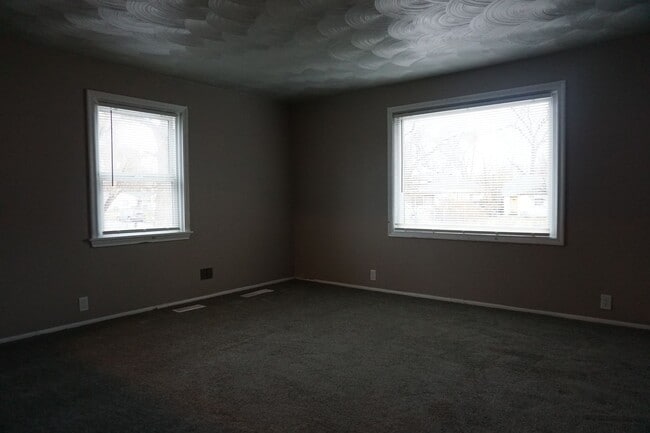 Building Photo - 4 Bedroom Remodeled West Side Salt Lake Home