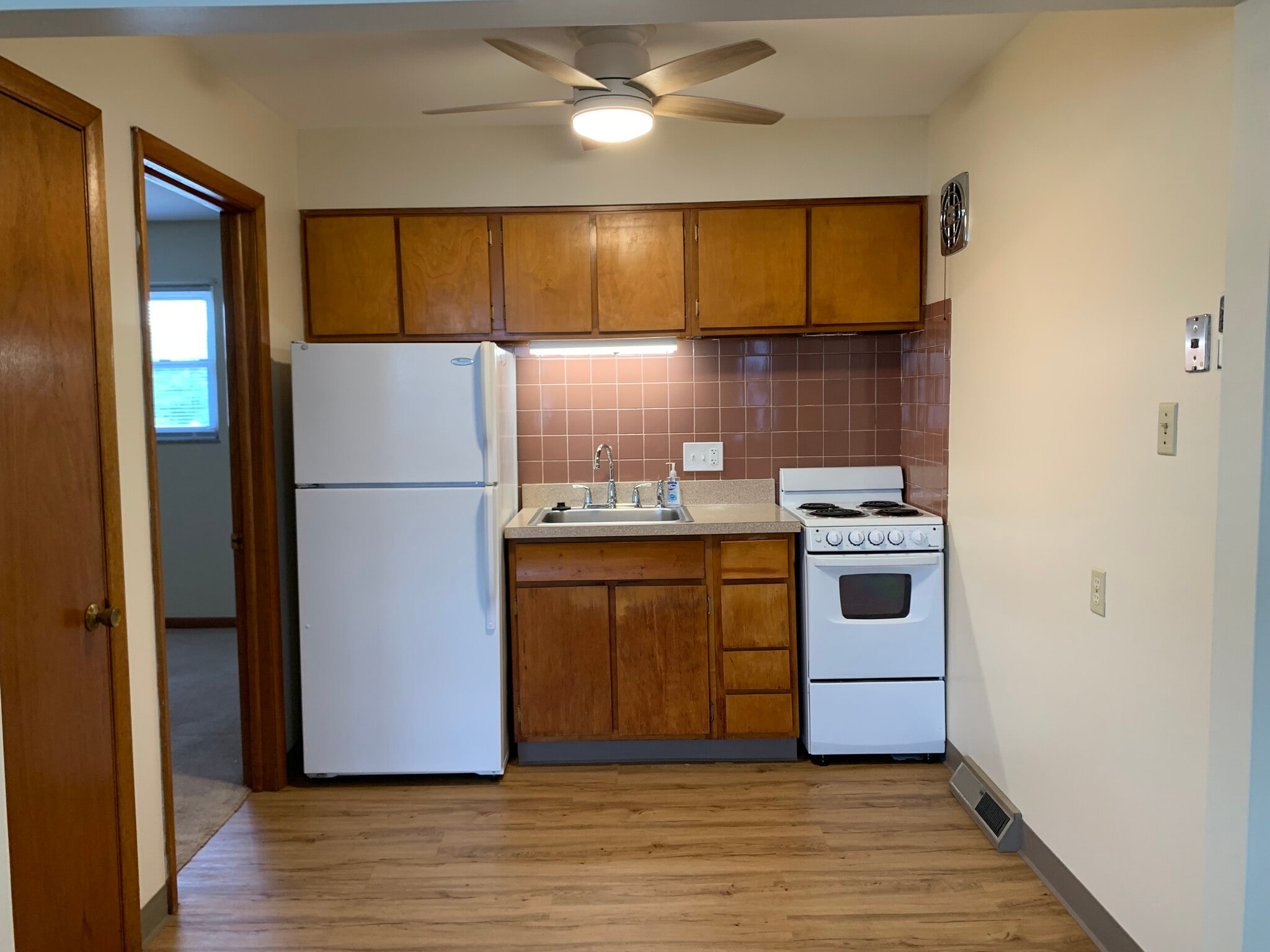 Kitchen - 5400 Beacon Hill Rd