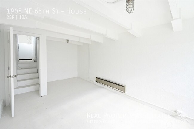 Building Photo - 1908 NE 65th St
