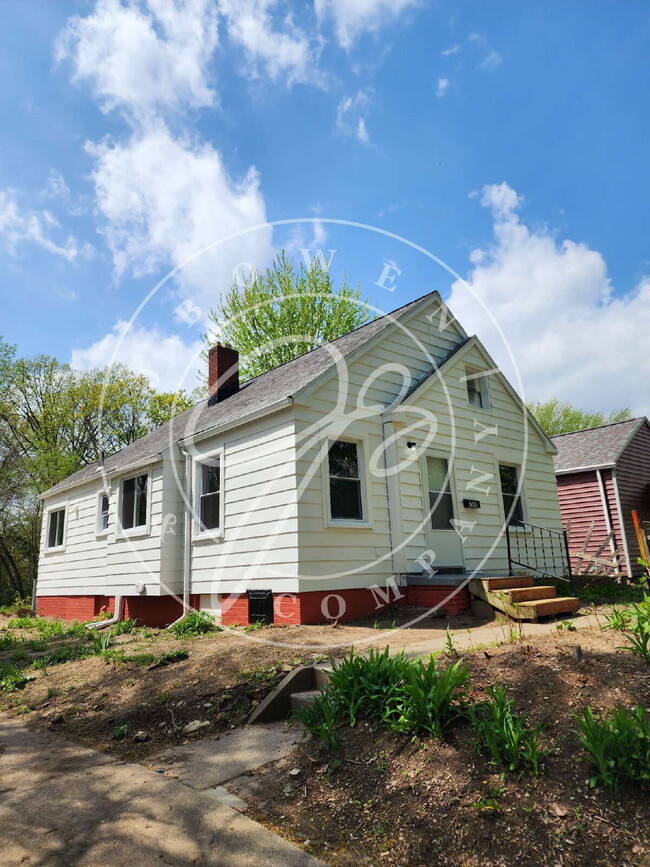 Charming 3-Bedroom brand new inside! Coun... - Charming 3-Bedroom brand new inside!  Coun...