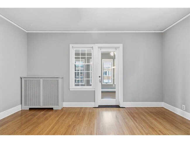 Building Photo - 3540 Irving Ave S