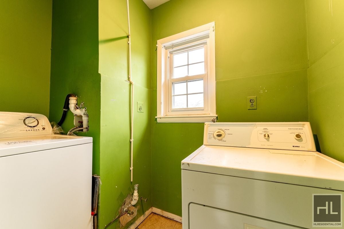 Building Photo - 188 STREET