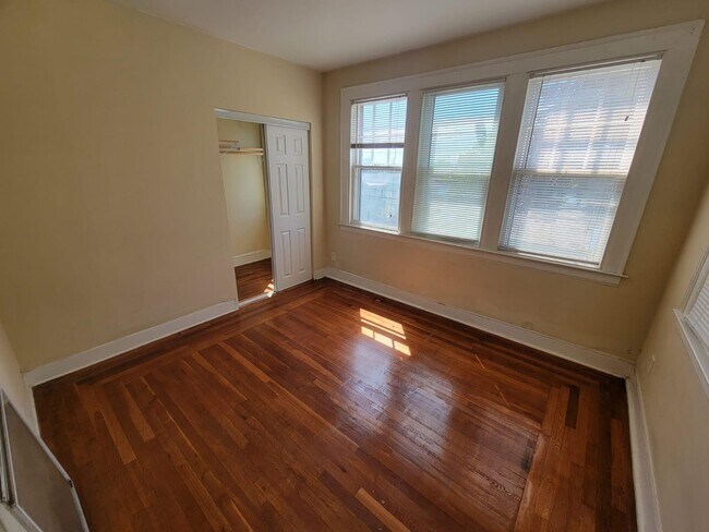 Building Photo - 489 Quinnipiac Ave