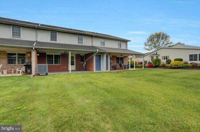 Building Photo - 2363 McCleary Dr