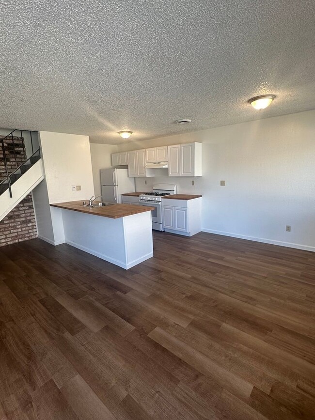 Building Photo - Zanetta Dr. (3057)