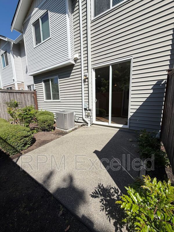 Building Photo - 1462 51st Pl NE