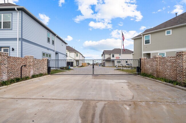 Building Photo - 24402 Colonial Willow Dr