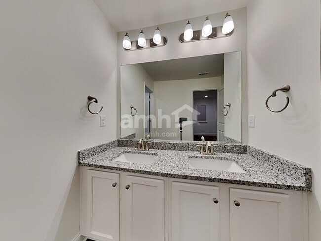 Building Photo - 5045 Hudson Vly Dr