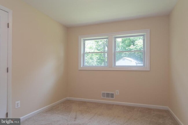 Building Photo - 6400 Japonica St