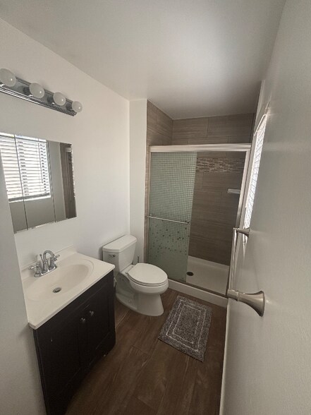 Building Photo - 14715 Saticoy St