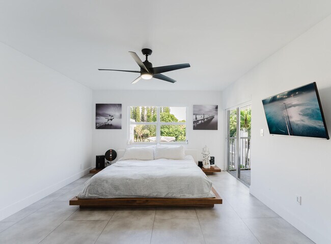 Building Photo - 800 E Camino Real