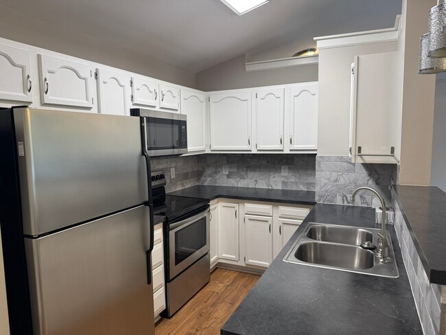 Building Photo - 3630 3B-3643 Morris Farm Dr