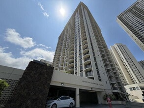 Building Photo - To register for the showing time below, note the 4 digit code: 3772 and click "APPLY NOW."(mobile...