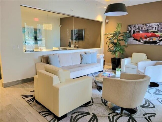 Building Photo - 999 SW 1st Ave