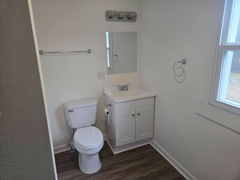 Building Photo - 202 W Peachtree St