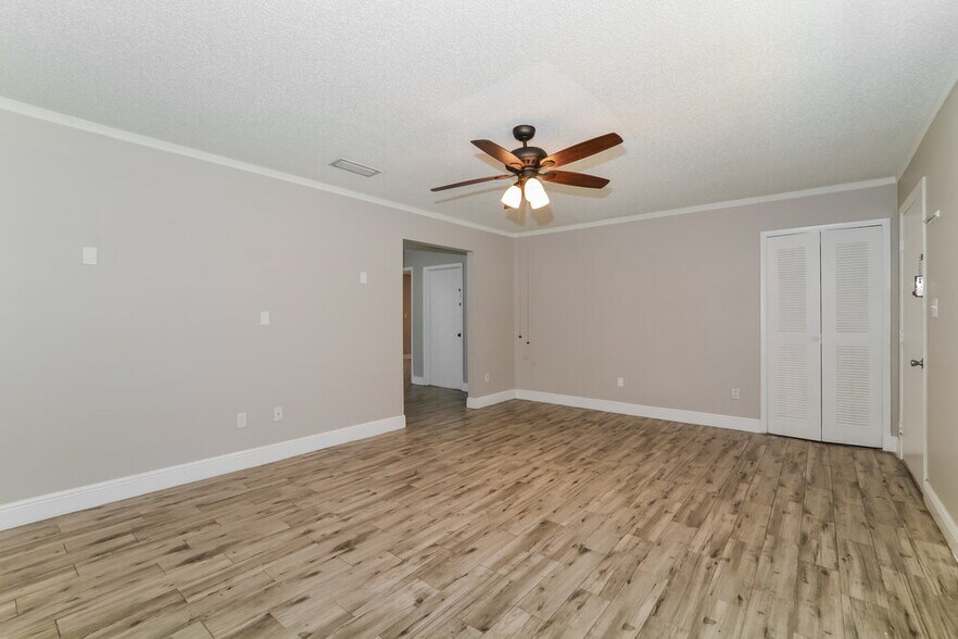 Building Photo - 1301 Baranova Rd