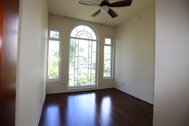 Building Photo - Loft at Waikiki - 2 Bdrm/2 Bath/2 Prkg - $4,500