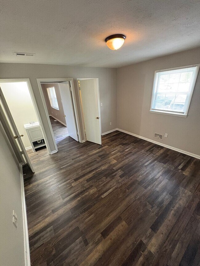 Building Photo - Newly Remodeled Westside 3 Bedroom Triplex  Near Lafayette Rd and Tibbs Avenue