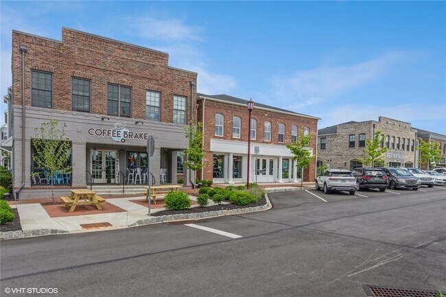 Building Photo - 305 Frederick Wy