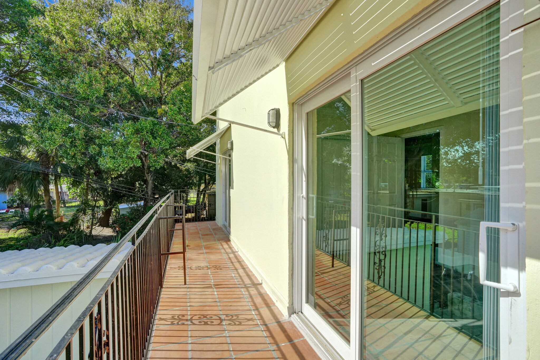 Building Photo - 960 SW 28th St